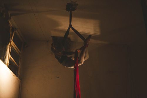 Delavnice zračne tkanine in vrvi /Aerial Silk and Rope Workshops