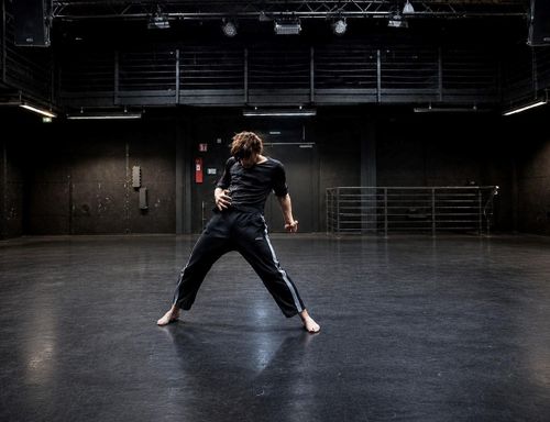 Workshop von Leo Kees Serotonin Lab - Ein künstlerisches Labor zwischen Clubbing & Performance